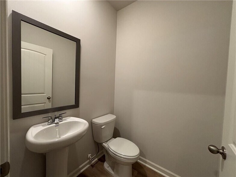 Building Photo - 27 Rustin Rdg