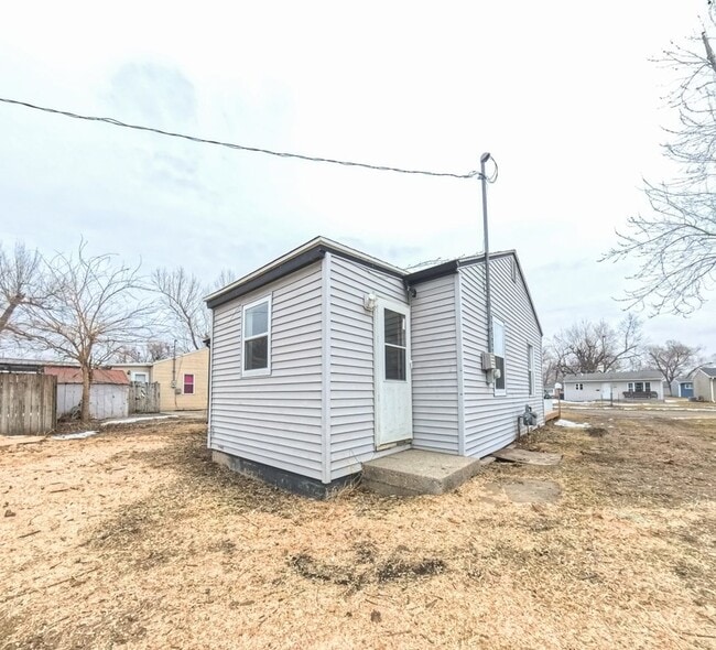 Building Photo - Cozy 2 Bedroom 1 Bathroom Home