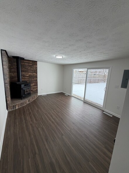 Building Photo - 813 Rockhill Ave