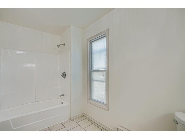 Building Photo - 610 Fairview Ave N