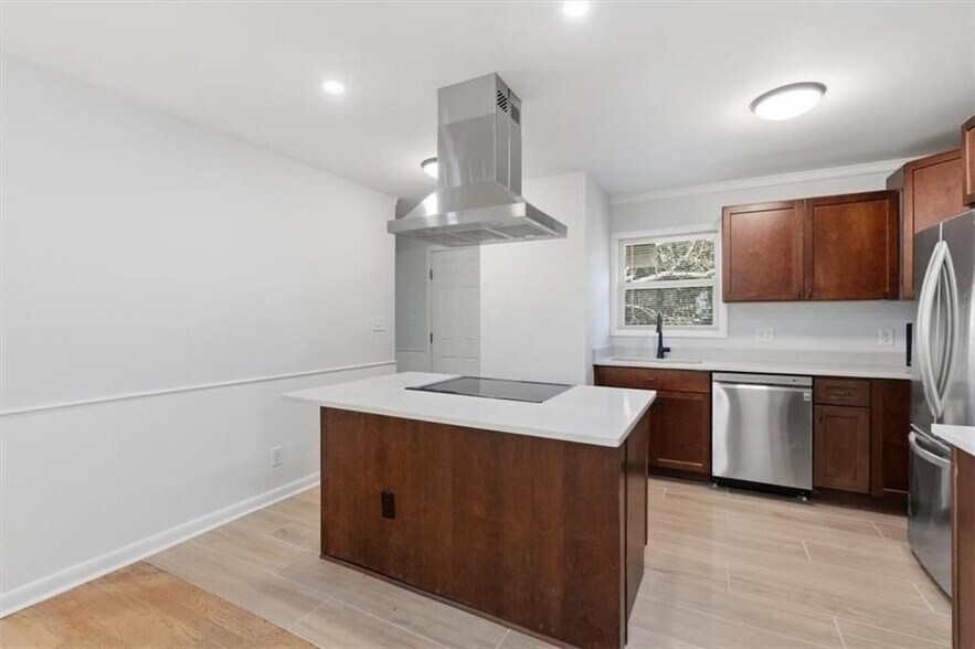 Building Photo - 2815 Carolyn Dr