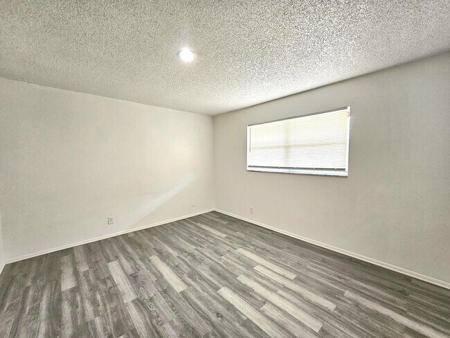 Building Photo - 7801 S Colony Cir
