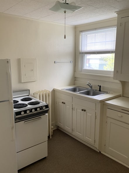 Building Photo - 423 Gotham St