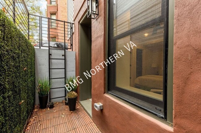 Building Photo - 2829 13th St NW