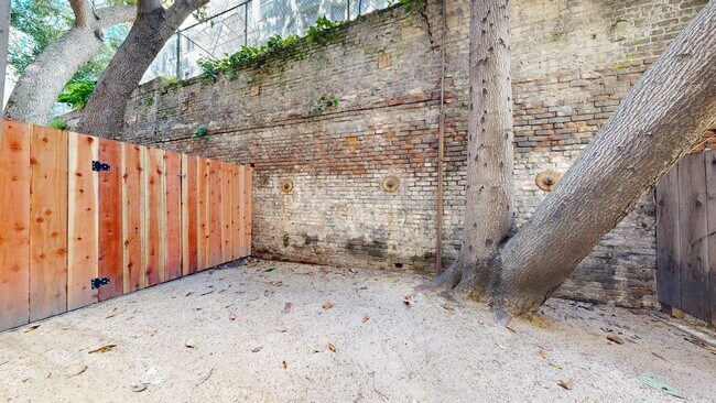 Building Photo - 1060 Bush St