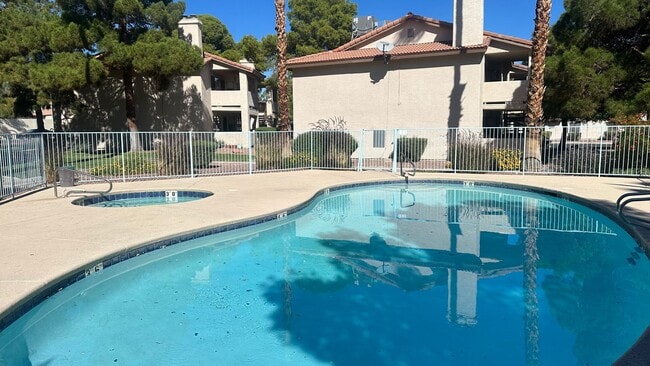 Building Photo - Beautiful & upscale 2 bedroom 2 bathrooms ...