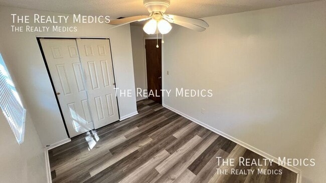 Building Photo - 526 S Thompson Ave