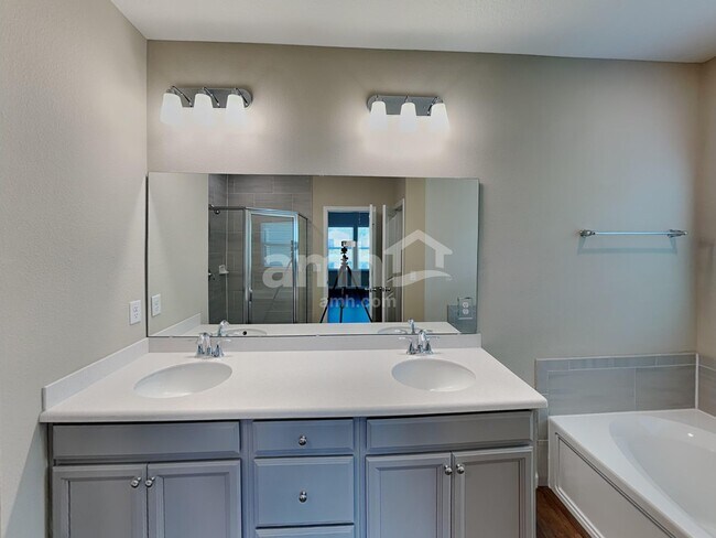 Building Photo - 70 Hemlock Point