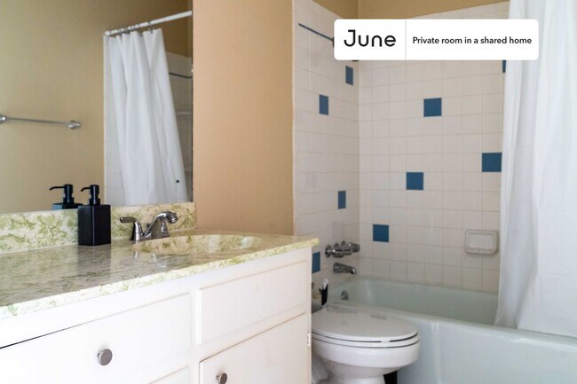 Building Photo - Room in Shared 3 bed/2 bath home