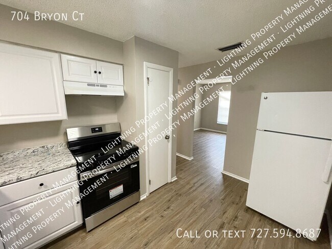 Building Photo - 704 Bryon Ct
