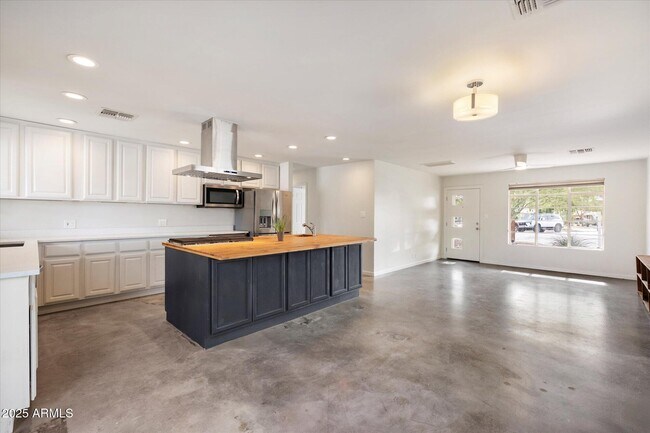 Building Photo - 1300 W Meadowbrook Ave