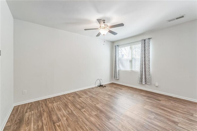 Building Photo - 3122 Meadowstone Ln SW
