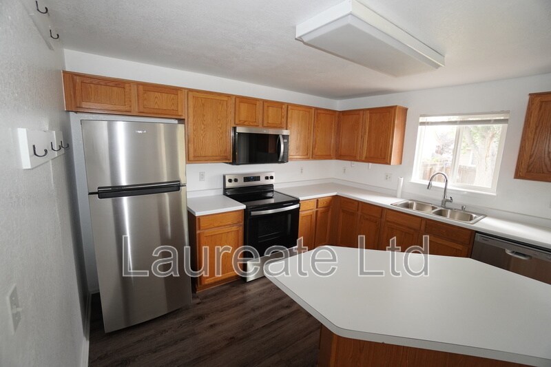 Building Photo - 2462 Kiowa Creek Dr