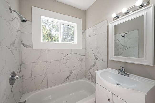 Building Photo - 184 Mill St