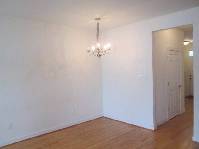 Building Photo - Brick-Front West End 4 Bed, 3 Full Bath To...