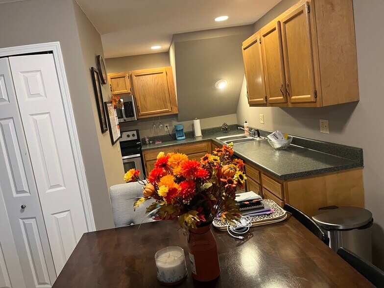 Inviting dining space - 114 N Third St