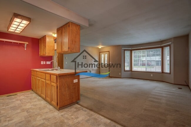 Building Photo - Very Nice 2 Bed Home with Fully Fenced Bac...