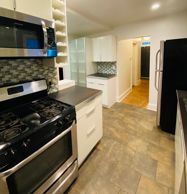 Building Photo - 4002 Chatham St