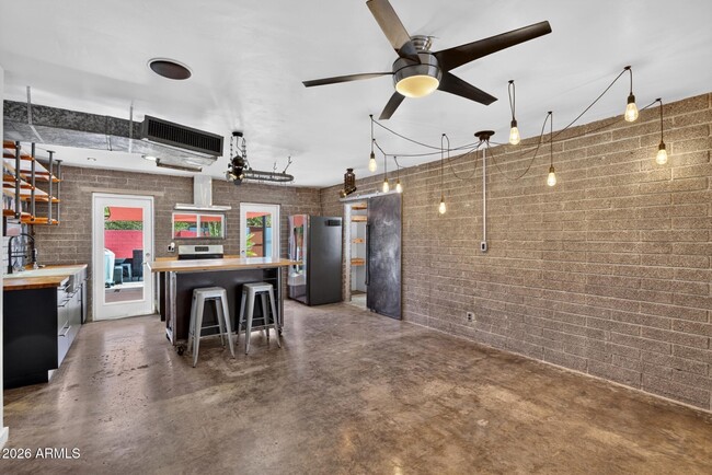 Building Photo - 346 E Papago Dr