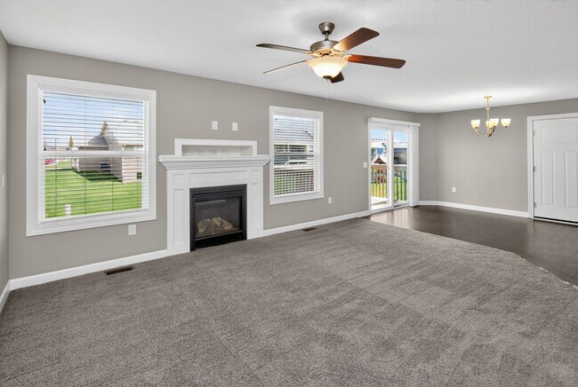 Building Photo - ALTOONA GEM!! 3 Bedroom, 2 Bathroom Home in Altoona!