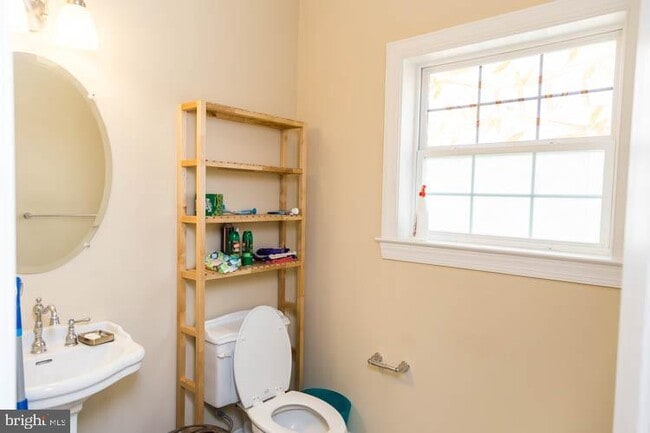 Building Photo - 415 Dearnley St