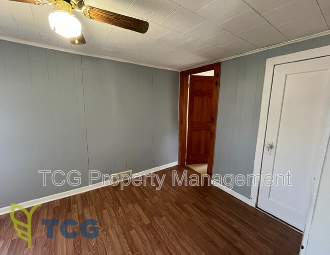 Building Photo - 1305 W Jefferson St
