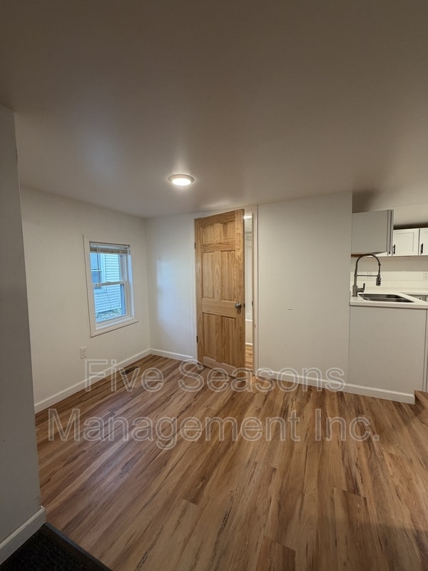 Building Photo - 124 N Winooski Ave