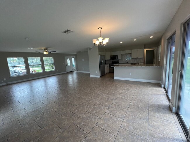 Building Photo - $1,825 ** AVAIL 6/7/25 ** 3 Bed / 2 Bath S...
