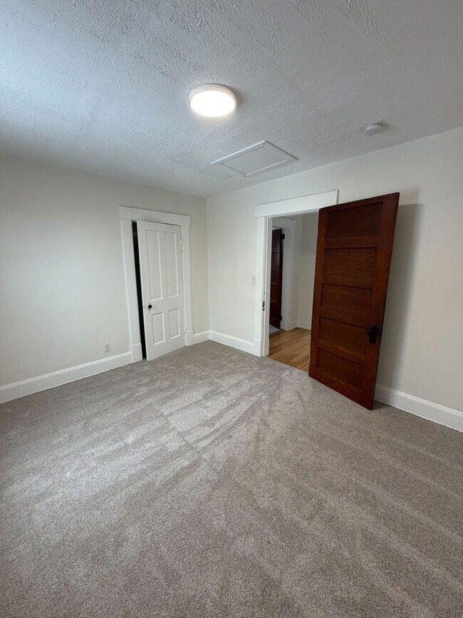 Building Photo - Fully Renovated 3BR in the Heart of Columbus