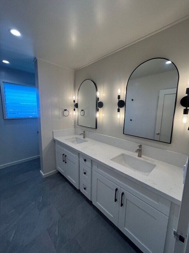 Building Photo - Stunning Newly Renovated Rim Lot in Wahiaw...
