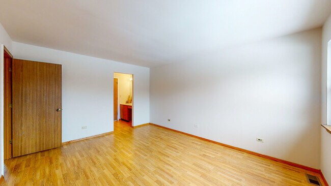 Building Photo - 468 Minnesota Cir