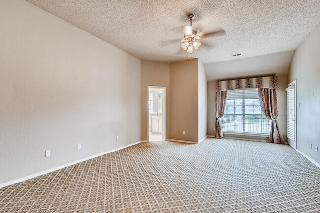Building Photo - 5930 River Bend Dr
