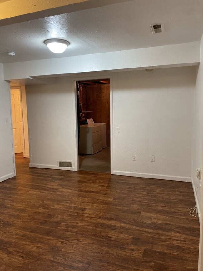 Building Photo - Start a Lease by 4/17 and get $250 off 1st Month!