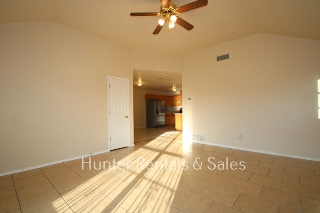 Building Photo - Spacious Three-Bedroom!