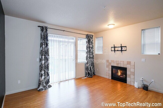 Building Photo - 477 NE Edgeway Drive