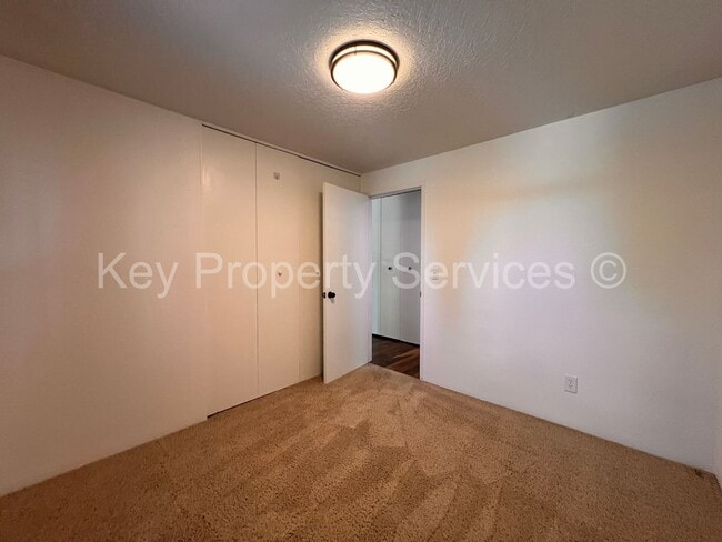 Building Photo - Beautifully Remodeled Gresham Ranch