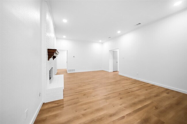 Building Photo - 1637 Stroud Ln