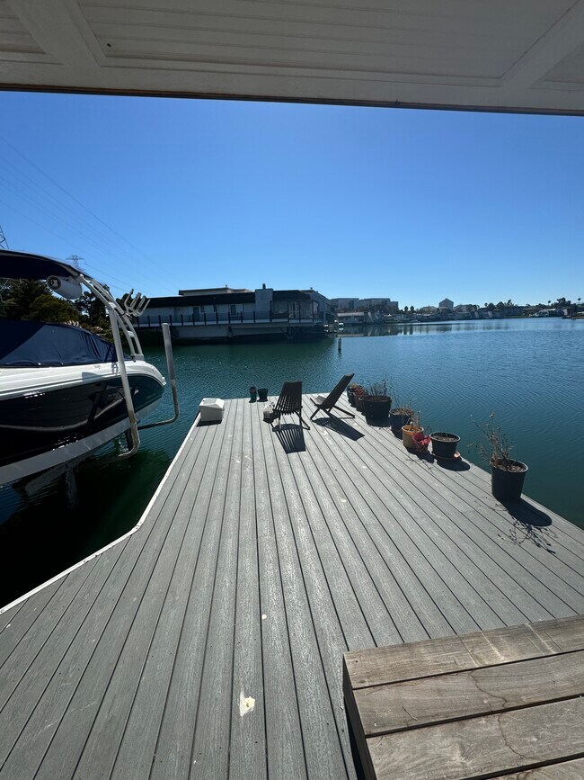 Building Photo - 686 Port Dr