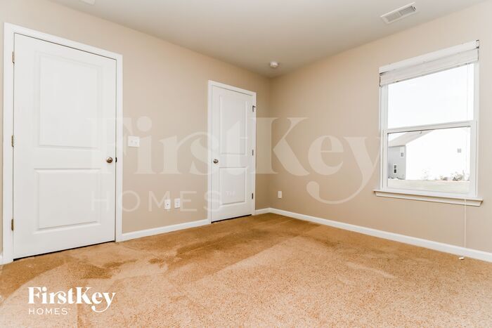 Building Photo - 4845 Hawkins Dr