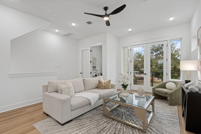 Building Photo - 717 Janisch Rd