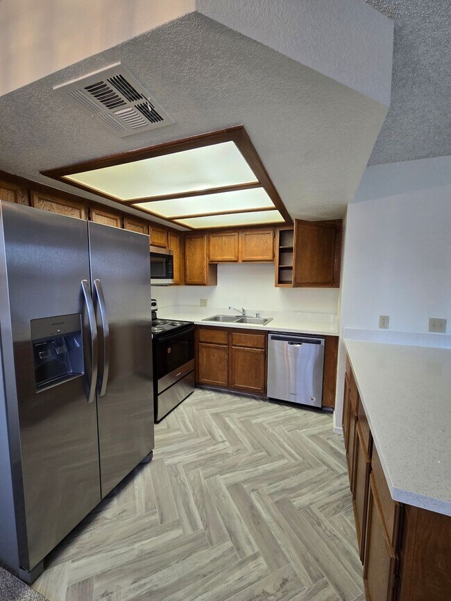 Building Photo - A Nicely Remodeled 2 Bedroom upstairs unit...