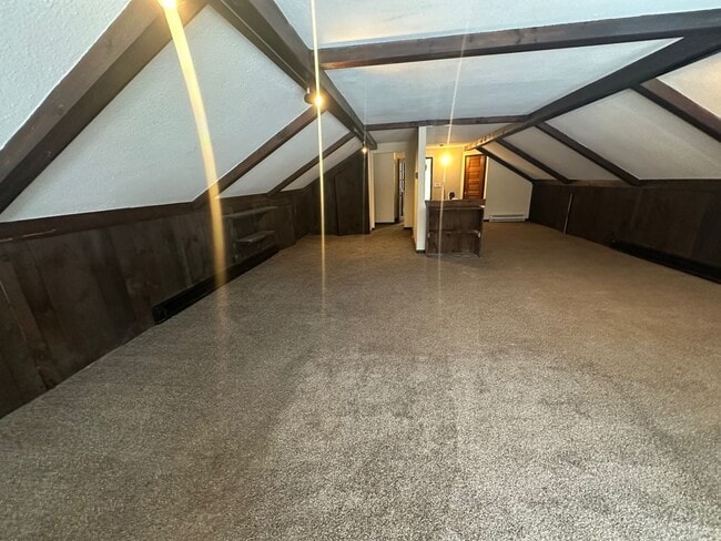 Building Photo - Large Historic 3 Bed House,