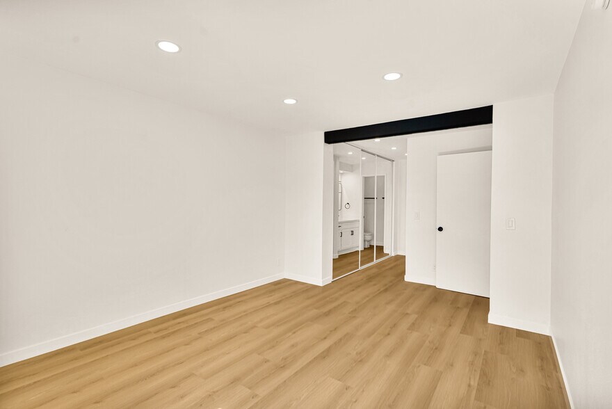 Building Photo - 15155 Sherman Way