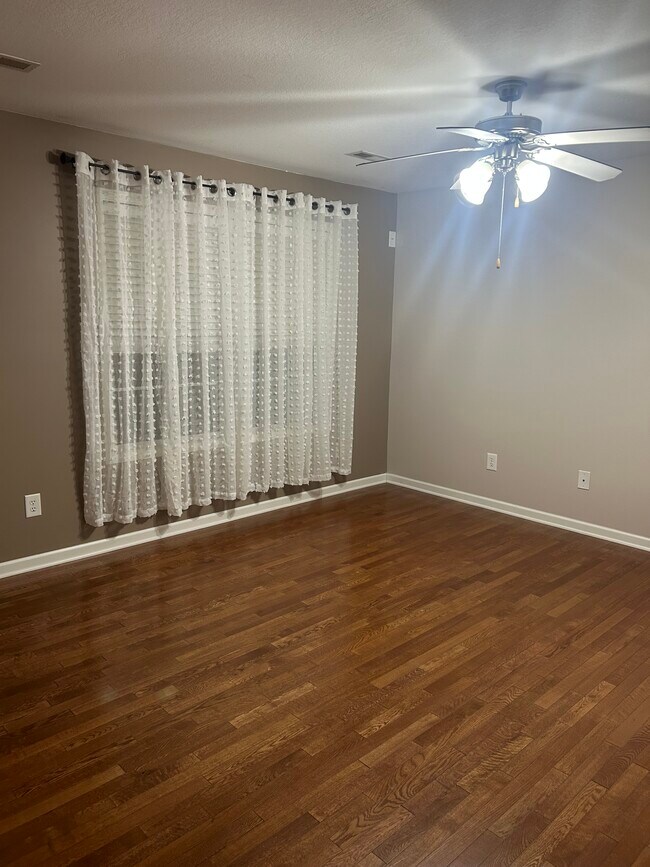 Building Photo - 2121 S Greenwood Dr