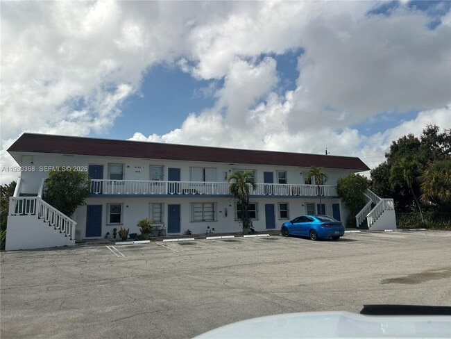 Building Photo - 609 NE 6th Ct