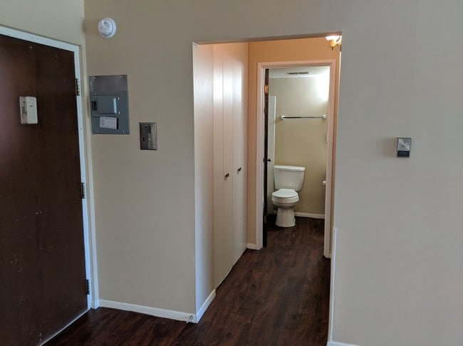 Building Photo - Velvel Apartments 3rd Floor available