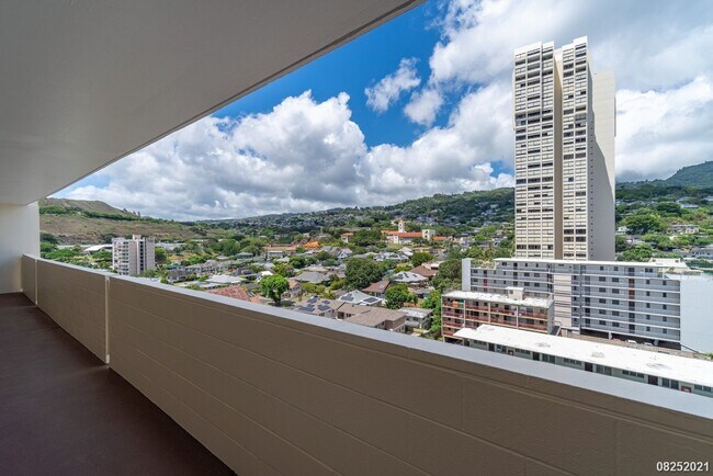 Building Photo - 1 Bed 1 Bath Camelot Condominium in Makiki