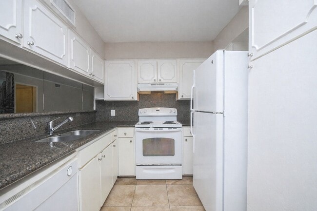 Building Photo - 2585 Marilee Ln