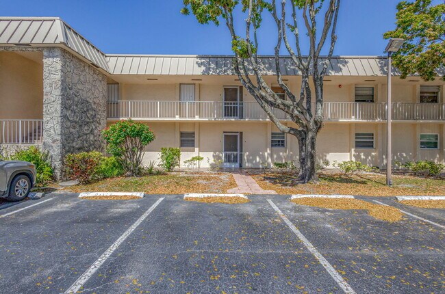 Building Photo - 10821 N Military Trl