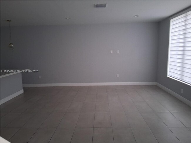 Building Photo - 488 NW 40th Ct